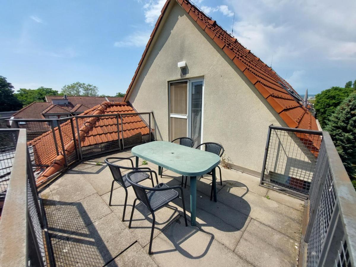 Utulny Apartman V Bratislava 4 Exterior foto